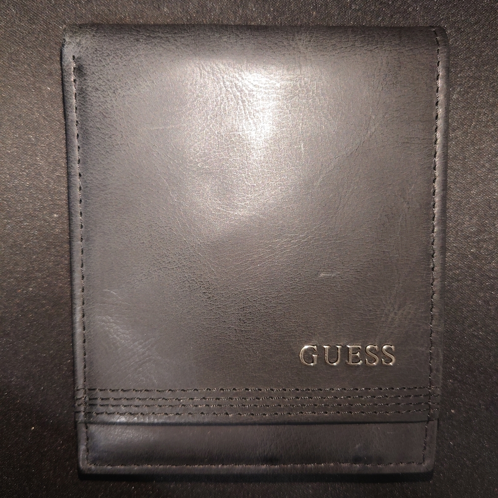 NEW Guess bifold wallet